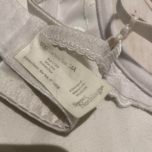 Gorgeous vintage white lace bra - Picture 4 of 4